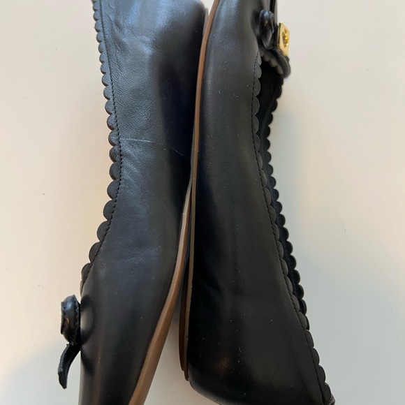 Kate Spade Women’s Black Leather Ballet Flat with Scalloped Edge Size 8M - Picture 4 of 7